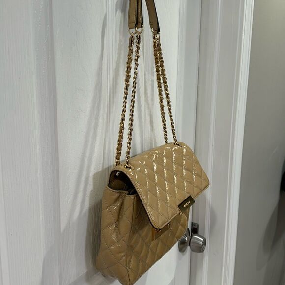 MICHAEL KORS PATENT SLOAN BAG BEIGE - Picture 2 of 14